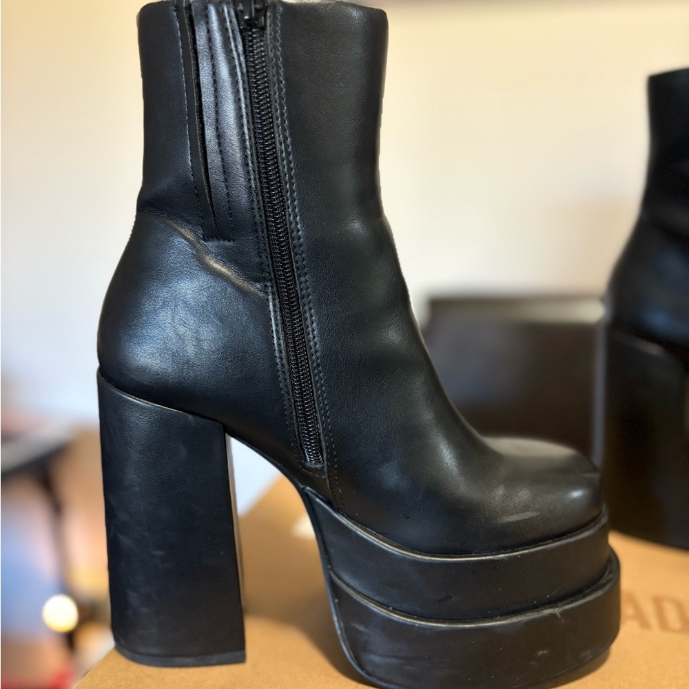 Steve Madden Cobra double platform boots - Size 6.5